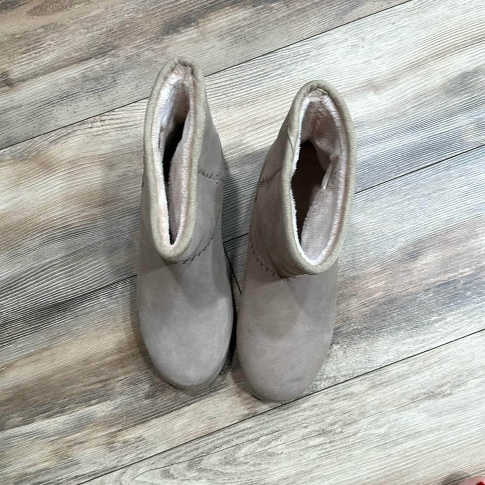 Sketchers lined boots. Size 10